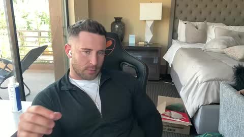 Snapshot of brettmycles chatting on 09.29.25 Brett Mycles online show from 09.29.25