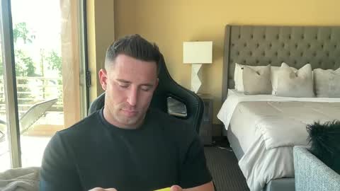 Snapshot of brettmycles chatting on 10.02.25 Brett Mycles online show from 10.02.25