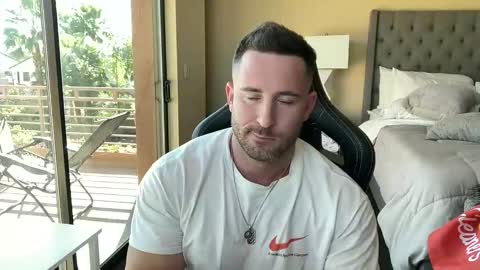 Snapshot of brettmycles chatting on 11.24.25 Brett Mycles online show from 11.24.25