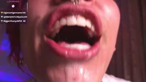 Snapshot of bri_von_dhara_ chatting on 12.05.25 Bri online show from 12.05.25