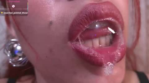 Snapshot of bri_von_dhara_ chatting on 01.09.26 Bri online show from 01.09.26