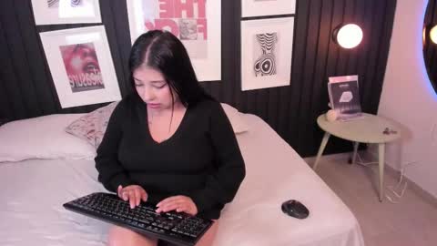 Snapshot of briana_whitee chatting on 11.18.25 briana_whitee online show from 11.18.25