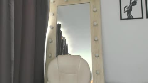 Snapshot of briannawhite10 chatting on 12.17.25 briannawhite10 online show from 12.17.25