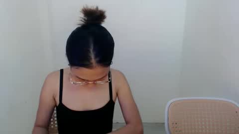 brie_belle online show from 01.05.25