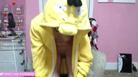 Snapshot of bright_pink_strawberry chatting on 11.28.25 Strawberry online show from 11.28.25