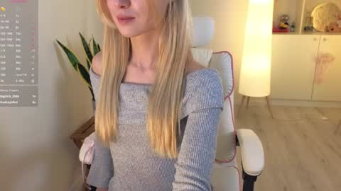 Snapshot of brilliantvictoria chatting on 01.19.25 Vi. online show from 01.19.25