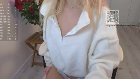 Snapshot of brilliantvictoria chatting on 02.16.25 Vi. online show from 02.16.25
