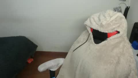 Snapshot of britannysexxy chatting on 10.21.25 scarleth follow mee 3 kis online show from 10.21.25
