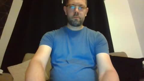 Snapshot of britguy6985 chatting on 10.08.25 britguy6985 online show from 10.08.25
