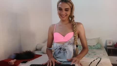 Snapshot of britney_deveraux chatting on 09.08.25 Britney online show from 09.08.25