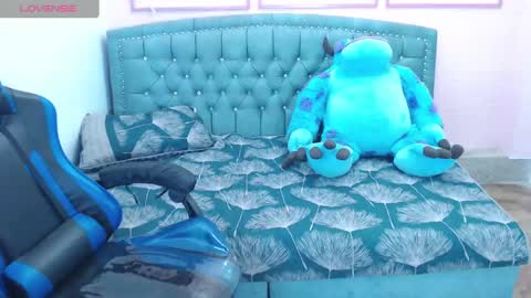 Snapshot of britney_sub chatting on 01.12.25 Britney online show from 01.12.25