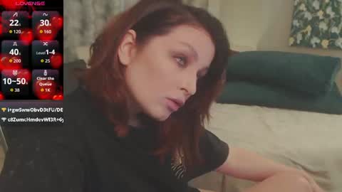 Snapshot of britneybarker chatting on 06.18.26 britneybarker online show from 06.18.26