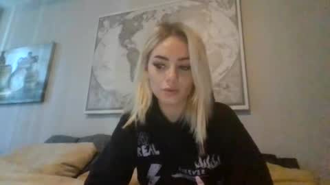 Snapshot of britneycherry08 chatting on 06.25.26 britneycherry08 online show from 06.25.26