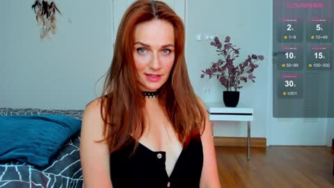 Snapshot of britneyhall chatting on 12.12.24 britneyhall online show from 12.12.24