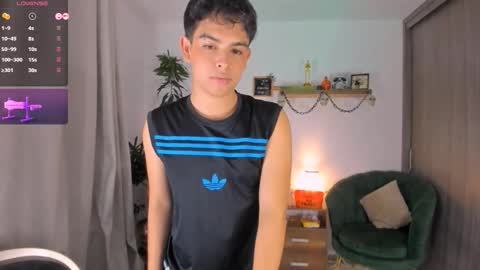 Snapshot of brook_06 chatting on 10.20.25 brook online show from 10.20.25