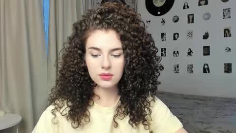 Snapshot of brookchills chatting on 10.09.25 Brook Help me collect 100 reactions online show from 10.09.25