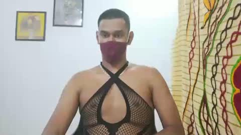 Snapshot of brownguy2505 chatting on 10.19.25 brownguy2505 online show from 10.19.25