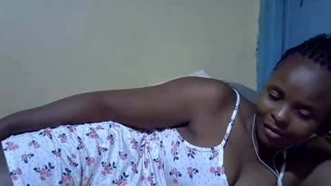 Snapshot of brownsexy_baby chatting on 10.16.25 brownsexy_baby online show from 10.16.25