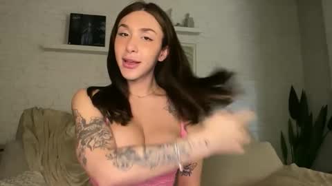 Snapshot of bru_prado chatting on 10.22.25 bru_prado online show from 10.22.25
