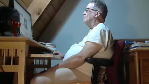 Snapshot of brubar chatting on 04.30.26 brubar online show from 04.30.26