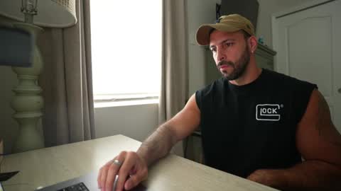 Snapshot of brucestryker chatting on 10.19.25 onlyfans BRUCESTRYKER online show from 10.19.25