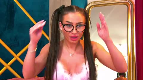 Snapshot of brunette_bombx chatting on 04.11.26 BrunetteB online show from 04.11.26