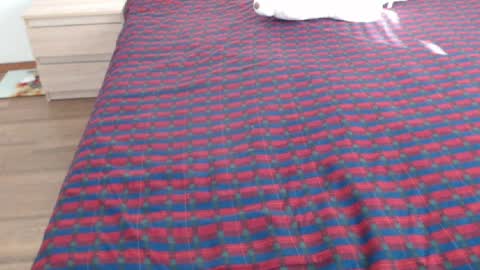 Ellis online show from 04.04.26