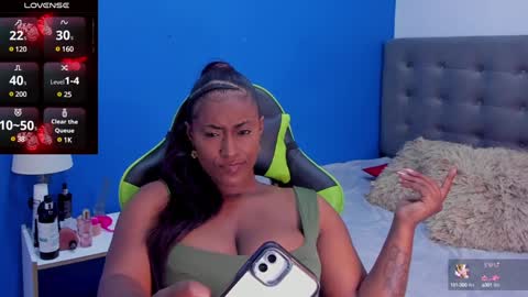 Snapshot of brunna_brownn chatting on 12.18.24 Brunna online show from 12.18.24