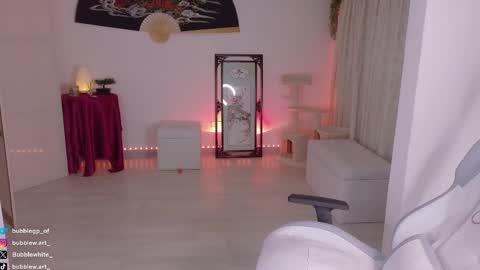 Snapshot of bubblewhite_ chatting on 09.26.25 BubbleJereth online show from 09.26.25