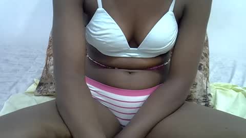 Snapshot of bubbly_ass247 chatting on 11.11.25 bubbly online show from 11.11.25