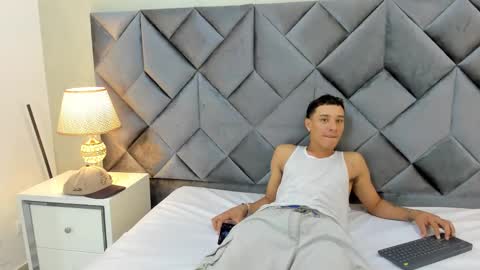 Snapshot of buda_and_cataleya_ chatting on 11.17.25 Buda y Cataleya online show from 11.17.25