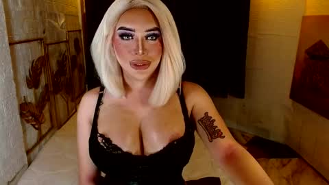 Snapshot of buena_fortuna chatting on 09.29.25 Lucienne online show from 09.29.25