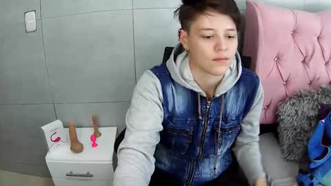 Snapshot of bug2025 chatting on 11.19.25 bug2025 online show from 11.19.25