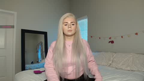 Snapshot of buitifulblonde chatting on 01.19.25 buitifulblonde online show from 01.19.25