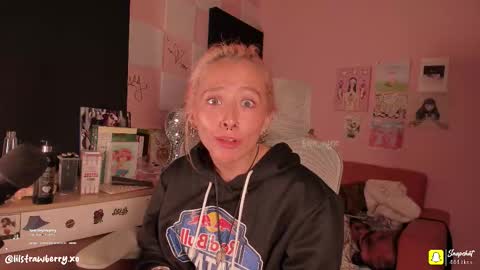 Snapshot of bun_nyx chatting on 10.04.25 online show from 10.04.25