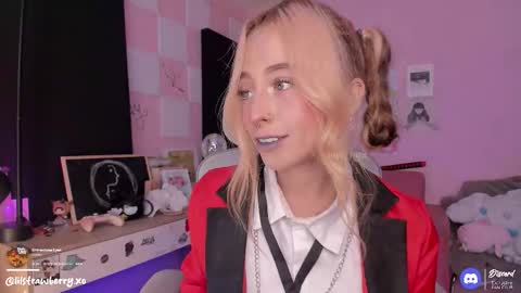 Snapshot of bun_nyx chatting on 11.25.25 online show from 11.25.25