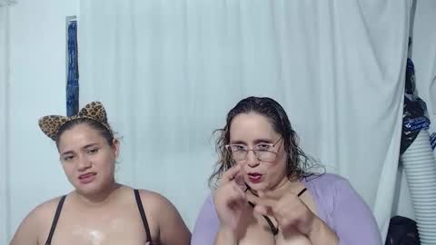 Snapshot of bunniosito chatting on 11.08.25 bunniosito online show from 11.08.25