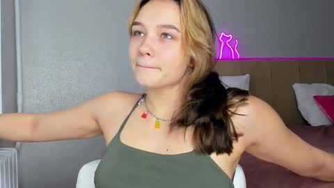 Snapshot of bunny_bonny chatting on 03.02.25 Alice online show from 03.02.25