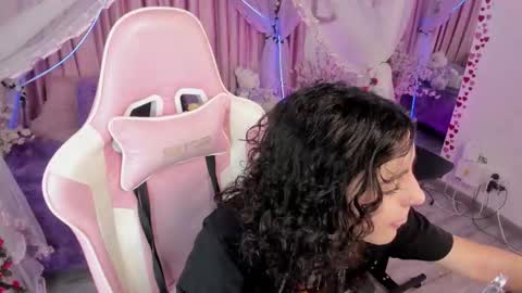 Snapshot of bunny_curly chatting on 09.10.25 Bunny  online show from 09.10.25