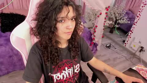 Snapshot of bunny_curly chatting on 09.26.25 Bunny  online show from 09.26.25
