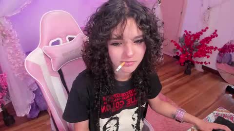 Snapshot of bunny_curly chatting on 10.07.25 Bunny  online show from 10.07.25