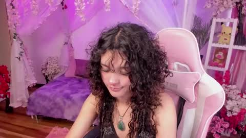 Snapshot of bunny_curly chatting on 10.08.25 Bunny  online show from 10.08.25