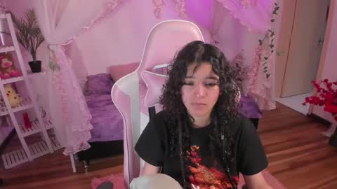 Snapshot of bunny_curly chatting on 10.25.25 Bunny  online show from 10.25.25