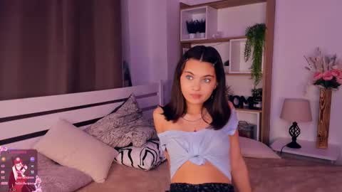 Snapshot of bunny_nova chatting on 11.12.25 Aria online show from 11.12.25