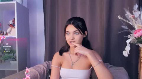 Snapshot of bunny_nova chatting on 11.23.25 Aria online show from 11.23.25