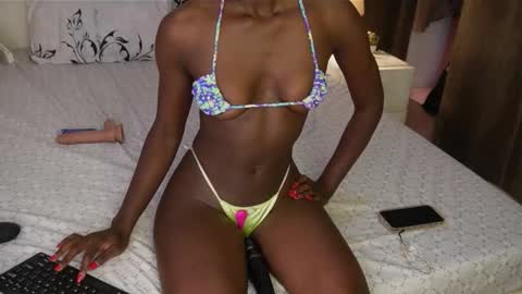 QUEEN independent model online show from 03.22.26