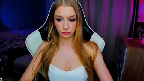 Snapshot of bunny_wetty chatting on 10.08.25 ruslana online show from 10.08.25