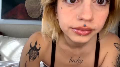 Snapshot of bunnyaliengirl_ chatting on 01.24.25 Bunnyaliengirl online show from 01.24.25