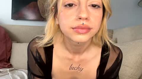 Snapshot of bunnyaliengirl_ chatting on 02.03.25 Bunnyaliengirl online show from 02.03.25