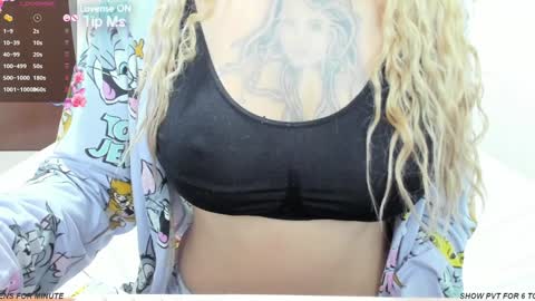 Snapshot of bunnyerotic_01 chatting on 01.13.25 BUNNYEROTIC 01 online show from 01.13.25